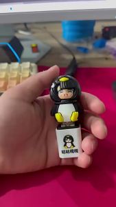 Bandai | Chim Cánh Cụt Gugu Gaga Phát Ra Âm Thanh Phát Sáng Móc Khóa Giọng Nói Cảm Xúc Giảm Căng Thẳng Mặt Dây Chuyền Sáng Tạo Anime Phụ Kiện Cho Mọi Lứa Tuổi