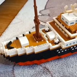 Tàu Titanic 4200 mảnh ghép - Bộ Đồ Chơi Lắp Ráp Con Tàu Huyền Thoại Royal Mail Ship - Tặng Dây LED Phát Sáng