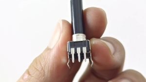 Potensio 3 Pin B5k Mono: Aksesoris Mobil Berkualitas