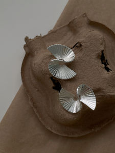 S925 Silver Needle Origami Arc Ear Cuff 2023 New Simple Elegance French Style High-End Feeling Womens Fashion Jewelry Accessory