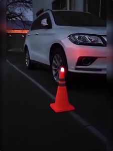 45CM Safe Parking Telescopic Road Cone Road Warning Cone with Light Emergency Reflective Barrier