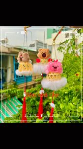 ( TẶNG đèn LED ) Lồng đèn decor Trung Thu rọ rổ giỏ tre nhựa gắn đính LOOPY CABYBARA CABY bông lông tua đỏ