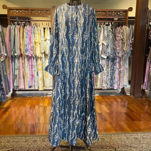 Caroline Dress by Dian Pelangi LIMITED EDITION Busana Muslim Baju Maxi Gamis Abaya Kaftan Gaun Busui Pesta Pernikahan Kondangan Lebaran Casual Formal Wanita Hijaber Cantik Anggun Modis Modern Simple Elegan Mewah Model Korea Terbaru Motif Batik Kekinian