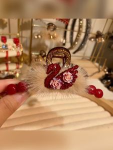 Elegant Swan Hair Clip Christmas Goddess Shark Bite Festive Red New Year Luxury Hair Accessories Crystal Embedded Fashionable
