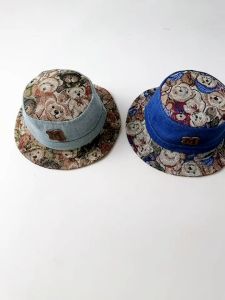 หมวกเด็กอายุ 12 เดือนถึง 6 ปี รอบหัว 50-52 ซม. ผ้าลายการ์ตูนหมีสลับสี หมวกบักเก็ตผ้ายีนส์ ปักตัวอักษร M หมวกแฟชั่นกันแดดสำหรับเด็ก [พร้อมจัดส่ง]