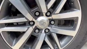 Logo chụp mâm ốp lazang bánh xe ô tô Toyota Fortuner chất liệu hợp kim nhôm và nhựa ABS cao cấp