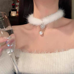 【♡Lovely girls house♡】Winter Furry Christmas Snowflake Pendant Necklace 2024 New Style Exquisite High-End Clavicle Chain