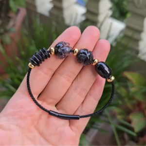 Q2629 Vòng lu thống bầu ngũ điếu cỏ 4 lá hồ ly Thạch Anh Tóc Đen hợp Thủy & Mộc - Phong Thuỷ TUDO