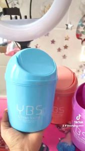 Thùng Rác Mini Để Bàn Có Nắp Đậy Decor Văn Phòng Bàn Học Xinh Xắn/ Thùng Đựng Rác Mini Bằng Nhựa Siêu Chắc Chắn Siêu Bền Tiện Dụng - Ống Cắm Bút/  Đựng Bút Trang Trí Bàn