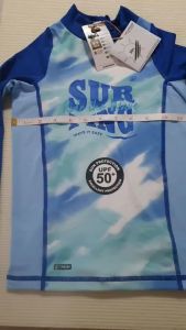 OLAIAN เสื้อว่ายน้ำเด็กผู้ชายป้องกันรังสียูวีรุ่น UVT500 ใส่สบาย ผ้าแห้งไว (เฉพาะเสื้้อ) เผื่อขนาดนะคะถ้าน้องเจ้าเนื้อ