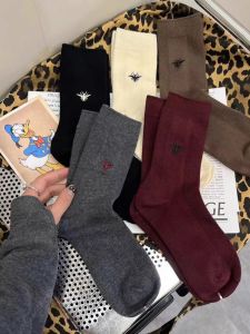 Retro Hong Kong Style Early Autumn Wine Red Pure Cotton Bee Embroidery Handbag High Quality Sport Bag Outdoor Accessory