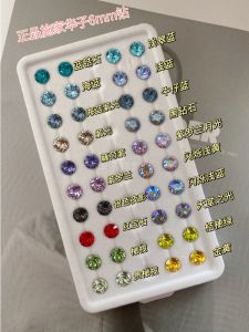 ต่างหูโลหะผสมไทเทเนียมขนาด 6 มม แบบเกลียวเดี่ยวเครื่องประดับแฟชั่นผู้หญิงดีไซน์ดั้งเดิมต่างหูฝังคริสตัลสด