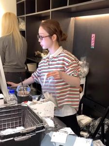 Áo Thun Polo Cổ Polo Sọc Nữ Tay Dài Mùa Xuân 2025 Phong Cách Hàn Quốc Dáng Rộng Chất Liệu Polyester