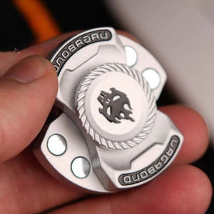 ของเล่นบิดหมุน 3 in 1 รูปทรงโครงกระดูกผี สุดสนุก ของเล่นบิดหมุนโลหะผสม ของเล่นคลายเครียด ของเล่นสำหรับผู้ที่มีปัญหาสมาธิ