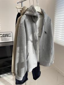 เสื้อแจ็คเก็ตคาร์ดิแกนฮู้ดบุขนแกะปักลายสำหรับผู้หญิง ฤดูใบไม้ร่วง/ฤดูหนาว 2024 ทรงหลวม ปกติ แขนยาว ปกติ สีพื้น