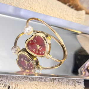 นาฬิกาควอทซ์รูปหัวใจดีไซน์เปิดแบบสร้อยข้อมือ ประดับมุก รูปหัวใจอันละเอียดอ่อน นาฬิกาผู้หญิงแบบพกพา สไตล์ใหม่