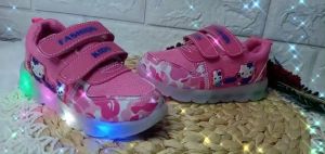 Sepatu Kets Lampu LED Anak Perempuan Motif Hello Kitty