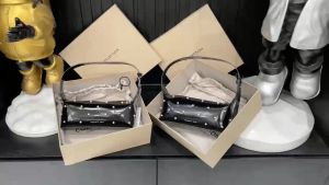 Túi Đeo Vai Cầm Tay Đính Ngọc Trai Dễ Thương Tiểu Thư [Fullbox] Size 22cm (Auth Tuồn)