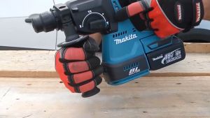 (Free replacement) Makita DHR242 cordless electric hammer impact drill Brushless electric shock hammer drill Attach 2 sections 18V battery