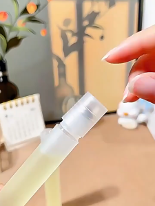 Botol Penggelek Perjalanan Telus Boleh Diisi Semula Botol Bola Penggelek Plastik Botol Semburan Minyak wangi Aromaterapi Roller Bottles Transparent Travel Refillable Roller Ball Bottles Plastic Perfume Spray Bottle Aromatherapyl 滚珠分装瓶