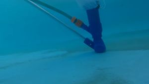 Vakum Pembersih Kolam Renang: Pilihan Terbaik untuk Pembersihan Efisien