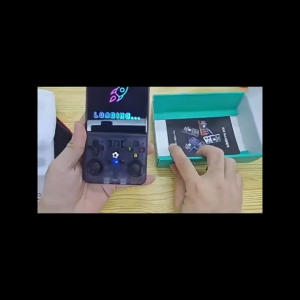 R36S MAX Handheld Mini Game Console Retro Game Console Simulator is Equipped With a 4-inch IPS Screen