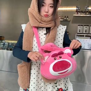 Túi xách đeo chéo Gấu Dâu Tây Lotso Đính hoa size Lớn bản dây đeo Lông nhung mềm mịn chuẩn form