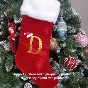 ถุงเท้าคริสต์มาส เครื่องประดับคริสต์มาส แบบแขวน รูปถุงเท้า ตกแต่งต้นคริสต์มาส  ใส่ของได้ ตัวอักษรสีทอง วัสดุหนา