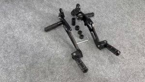 Tích hợp cặp gác chân Honda MSX125 màu đen mẫu nhôm CNC