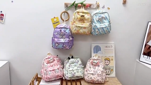 กระเป๋านักเรียนลายการ์ตูนน่ารักสำหรับเด็กผู้หญิง กระเป๋าเป้เด็กพิมพ์ลายคิตตี้เมโลดี้ เหมาะสำหรับเด็กหญิงอนุบาลและประถมศึกษาอายุ 4-10 ปี จุของได้เยอะ เหมาะสำหรับใช้ยามว่าง