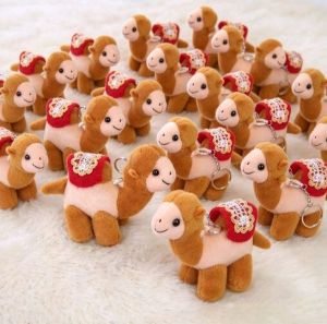 100pcs Keychain Camel Doll Keychain Souvenir Keychain Pendant KeyRing Gift Fashion Accessories Pendants Muslim Gift Umrah Haji Plush camel keychains with red saddle suitable for travel or gift