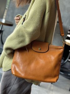 Retro 2024 Tanned Cowhide Leather Dumpling Bag Womens Single Shoulder Slant Bag Simple Casual Large Capacity Leather Bag