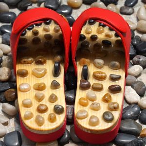 รองเท้าแตะนวดพื้นเท้ารูปหินเป็ดสำหรับฤดูร้อนในบ้านสำหรับผู้ชายและผู้หญิง พื้นรองเท้า EVA รองเท้านวดพื้นเท้าแบบลำลอง