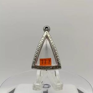 177 ตลับพระ กรอบพระสแตนเลสลายไทย นางพญา หรือ พิมพ์สามเหลี่ยม ขนาดวงใน 2.6*3.6 ซม. ขนาดใส่สวย 2.2*3.2 ซม. หรือขนาดพระที่ใกล้เคียง