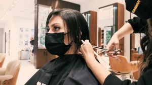 TONI&GUY กิ๊บปากจระเข้ แบบติดแน่น แพ็ค 6 ตัว ผิวเรียบมัน ขนาดยาว 11 ซม. ปากกว้าง 85 องศา ไม่เลื่อนหลุด ไม่กินเส้นผม ปรับระดับตามปริมาณเส้นผมได้ มุมปากโค้งมน ผลิตจากวัสดุคุณภาพเกรด A ร้านเสริมสวย ซาลอน บาร์เบอร์ ช่างตัดผมมืออาชีพเลือกใช้ - สีม่วง