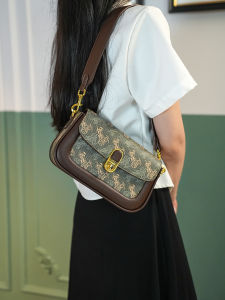 Jacoponnus Leather Chain Underarm Bag Womens Fashion Trend 2025 New Winter Luxury Commuter Crossbody Envelope Bag