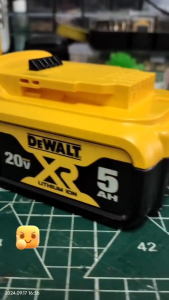 DeWalt battery 20V 2/4/6 Ah model dcb184 1 year warranty center