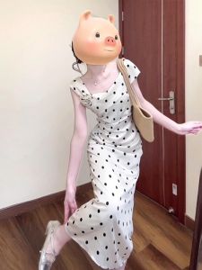 ชุดเดรสยาวแขนกุดลายจุดสีขาวสไตล์ฝรั่งเศส ชุดเดรสยาวเอวสูงสไตล์ฮิปโปสำหรับฤดูร้อน 2025 ชุดเดรสยาวเอวเข้ารูปสำหรับผู้หญิง