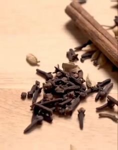 Bumbu Dapur Rempah Bubuk Dan Utuh / Bumbu dapur lengkap instan Bumbu dapur Bawang putih bubuk Bumbu dapur komplit