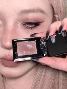 Asian Snake Woman Smoke Gray Powder Single Color Eye Shadow Sparkling Highlight Waterproof Sweatproof Easy to Color Natural Long Lasting