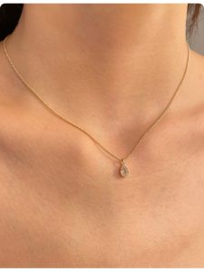 Brandy Melville Water Diamond Pendant Necklace Womens Layering Luxury Ins Style Versatile Summer New Fashion Jewelry Accessory