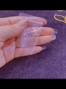 18k ผู้หญิงขัดรัก ผู้หญิงและเด็กของขวัญวัน ต่างหูทองแท้เพื่อการเสริมความมั่นใจ 18k ผู้หญิงขัดรัก