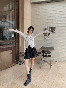 Black A-Line Pleated Mini Skirt Street Style Casual Loose Fit Polyester Fiber Inner Lined Flower Bud Skirt for Women