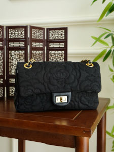 Classic Small Fragrance Wind Silk Cloud Sheepskin Crossbody Handbag Womens Traditional Craft Handbag Shoulder Bag for Daily Use