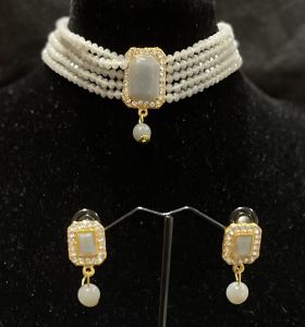 EVINCO AUSTRIAN STONE AND BEADS CHOKER GREY