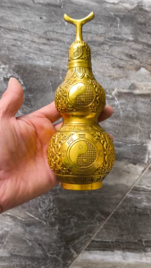 Hồ lô bát quái hoa văn phong thuỷ chất liệu bằng đồng vàng MS021