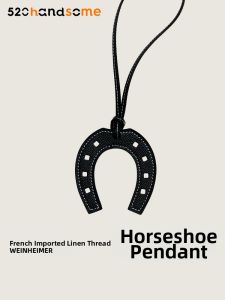 Light Luxury Classic Horsebit Car U-Shape Leather Hang Decoration