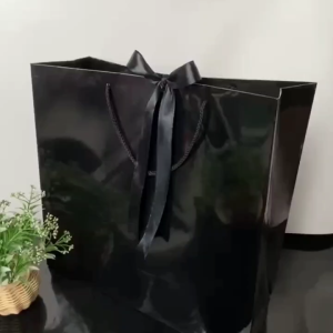 PaperBag Hitam Glossy Uk 40x38x14 Wedding Ultah Aesthetic Bridesmaid Tas Kado Premium