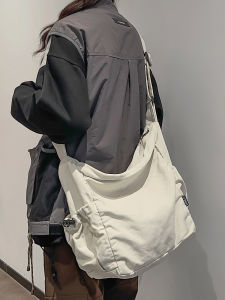 Casual Street สไตล์ผู้ชายกระเป๋าสะพายข้างผ้าใบสีเรียบง่ายอเนกประสงค์กระเป๋าสะพายไหล่สําหรับเยาวชน