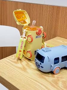 500ml botol air bas kartun bayi comel botol air mainan kanak-kanak kreatif botol air kereta api BPA botol air mudah alih